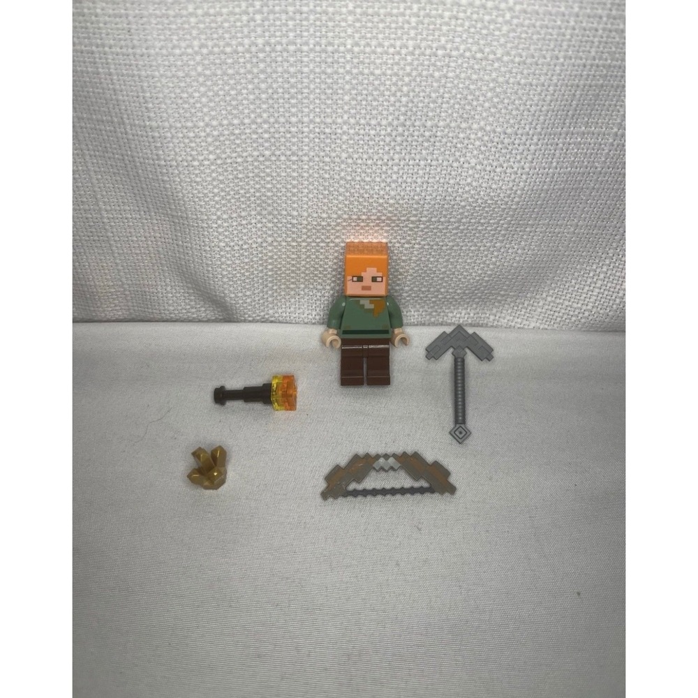 LEGO Minecraft Alex Minifigure with Pickaxe Bow Torch and Gold Ore Accessories